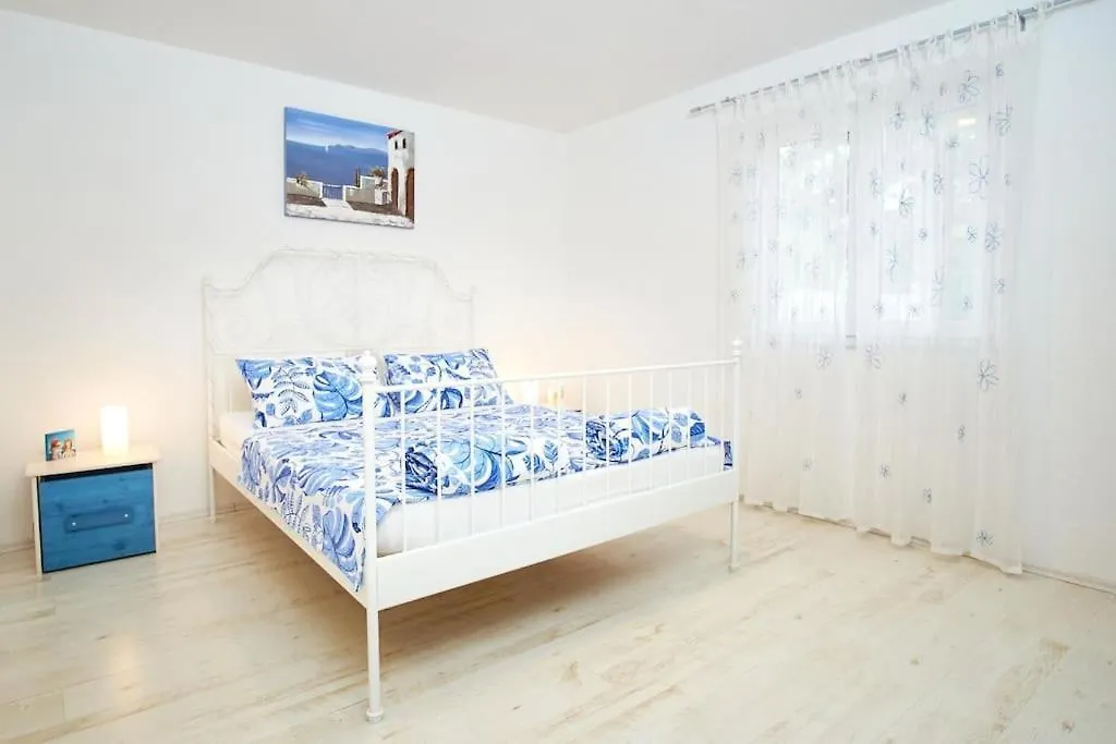 Zhouse Inn - Your Holiday House Petrcane Villa