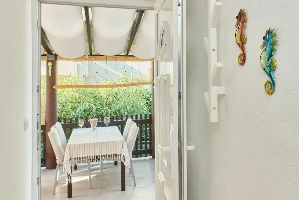 Villa Zhouse Inn - Your Holiday House Petrcane Croatia