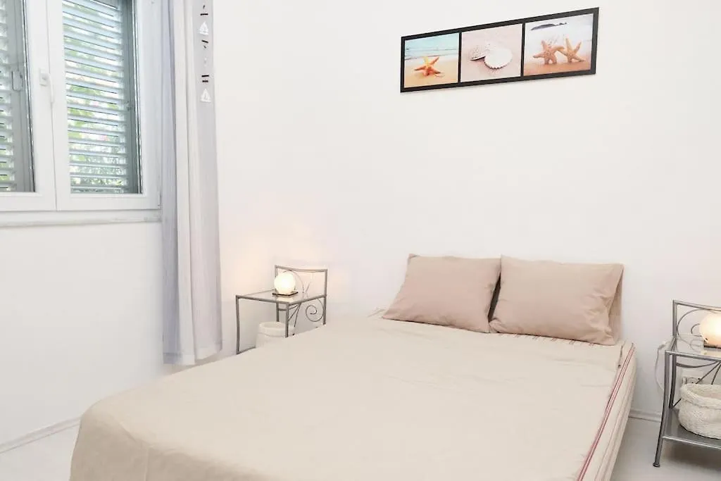 Zhouse Inn - Your Holiday House Petrcane 0*,  Croatia